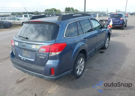 2013 Subaru Outback 2.5I Premium z USA, uszkodzony, nr VIN 4S4BRBCC8D3208028